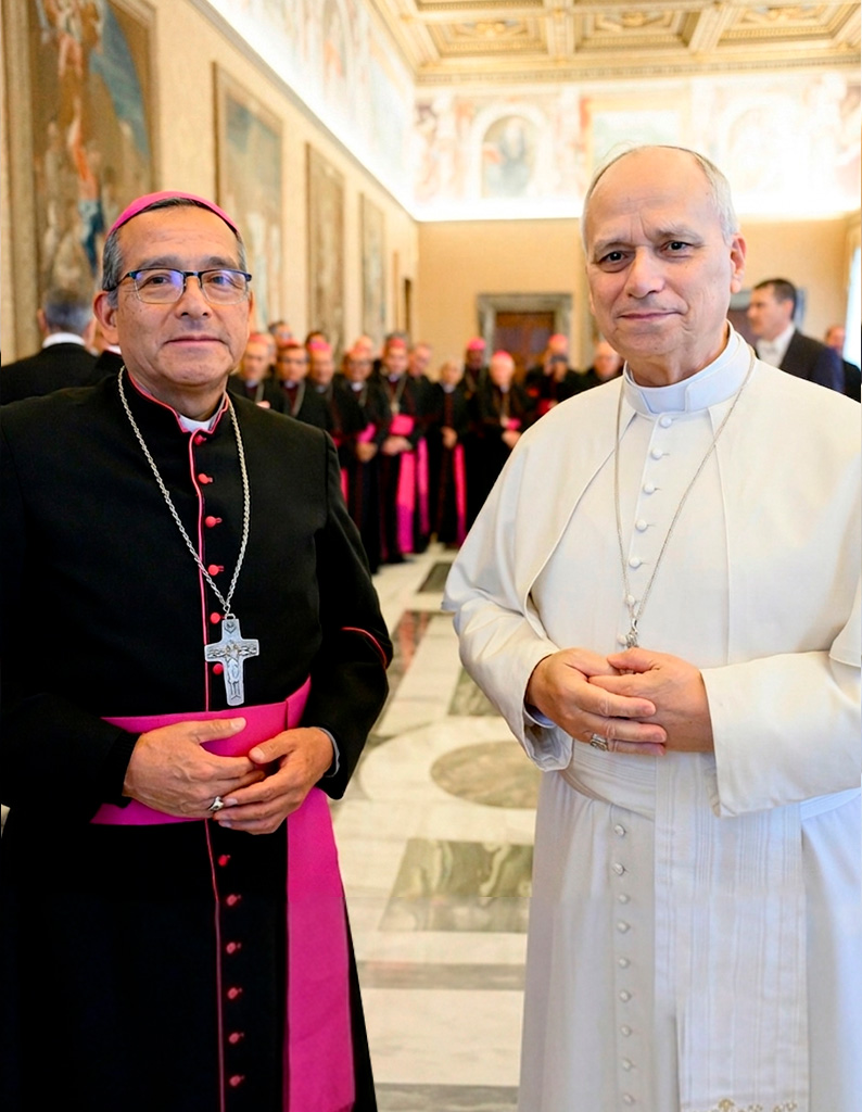 Mons Carlos y Papa León XIV